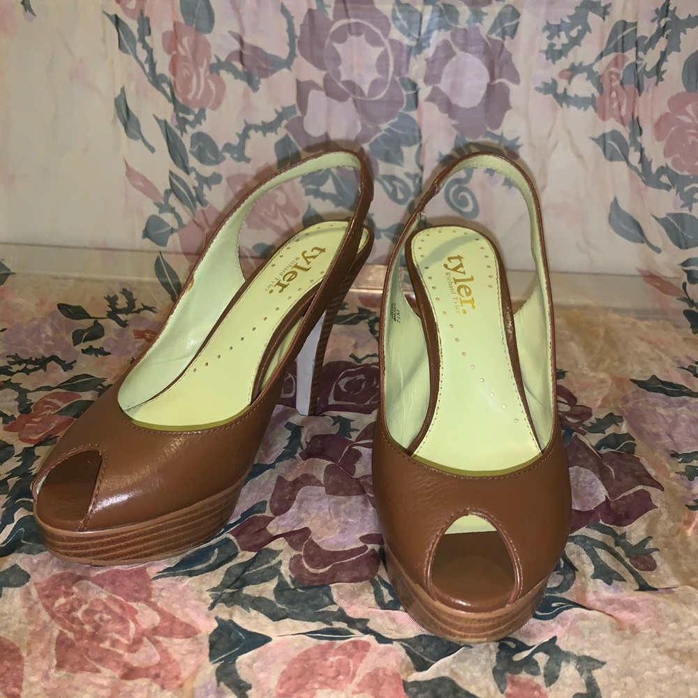 BROWN RICHARD TYLER HEELS